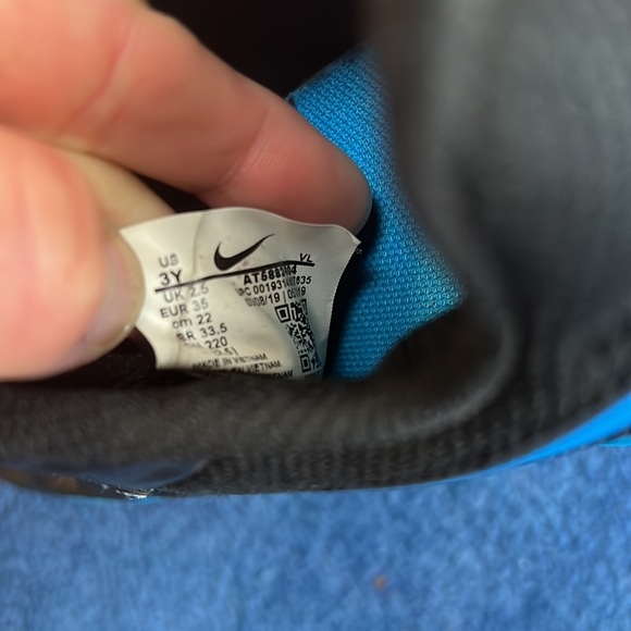 Nike Tiempo LegendX 8 Club IC 'Black Blue Hero' Youth Size 3 - Picture 8 of 8